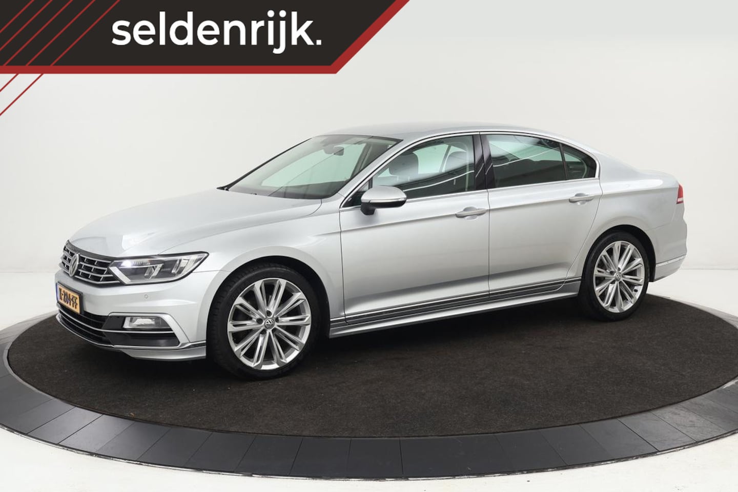 Volkswagen Passat - 1.4 TSI R Line | Stoelverwarming | Trekhaak | Adaptive cruise | Camera | Carplay | Navigat - AutoWereld.nl