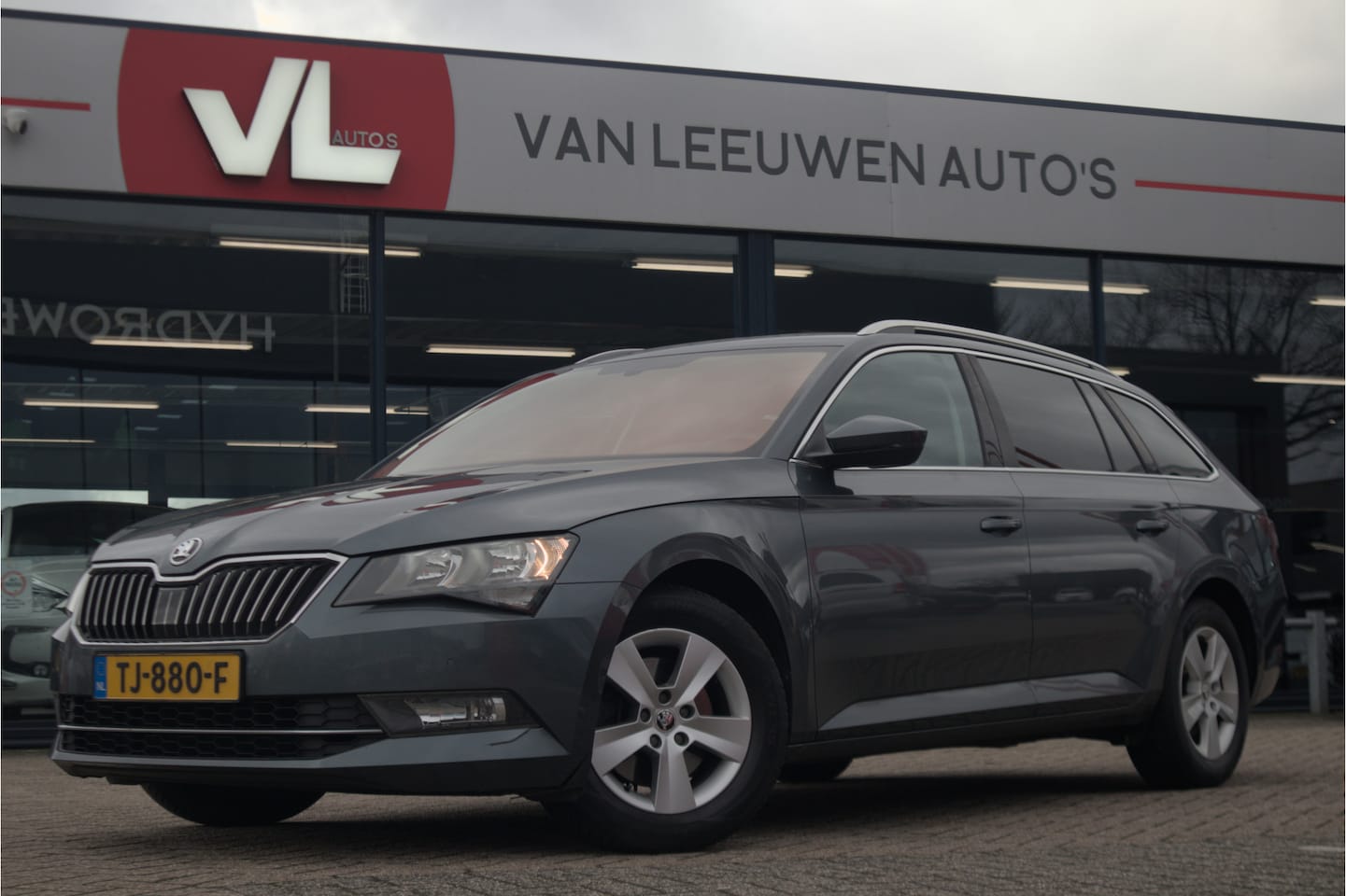 Skoda Superb Combi - 2.0 TDI Ambition | Apple Carplay | Navi | Stoelverwarming - AutoWereld.nl