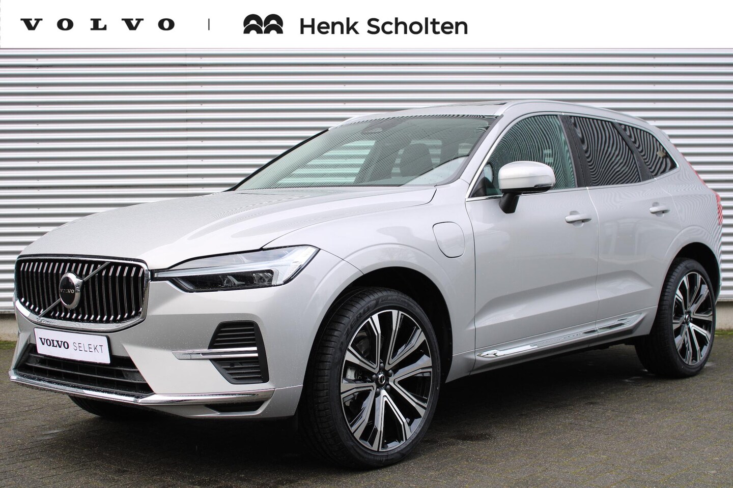 Volvo XC60 - T6 Plug-in hybrid AWD Essential Edition Bright, 21" Lichtmetalen Velgen, Trekhaak Semi Ele - AutoWereld.nl