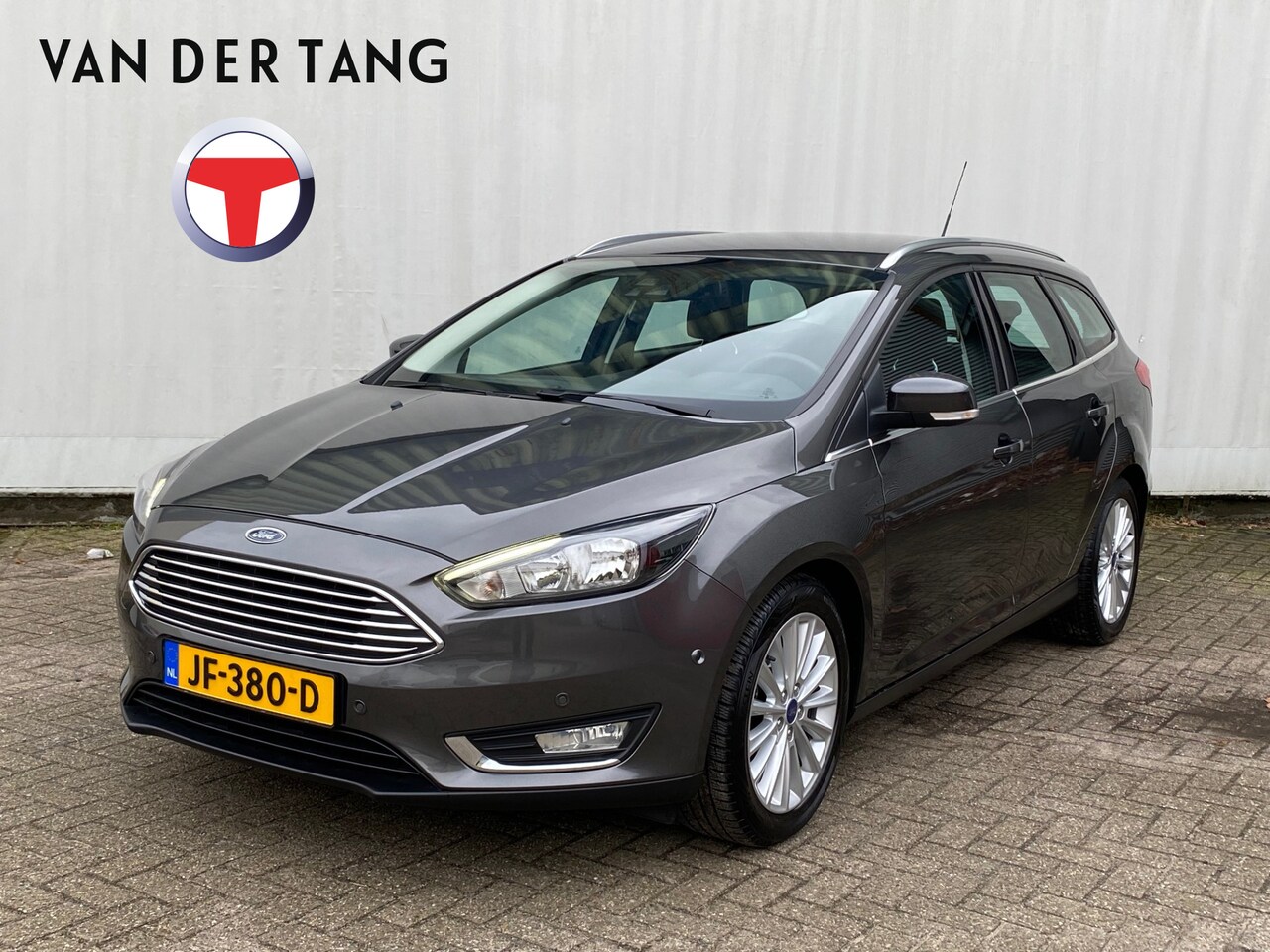 Ford Focus Wagon - 1.5 Titanium Navi / Clima / Trekhaak - AutoWereld.nl