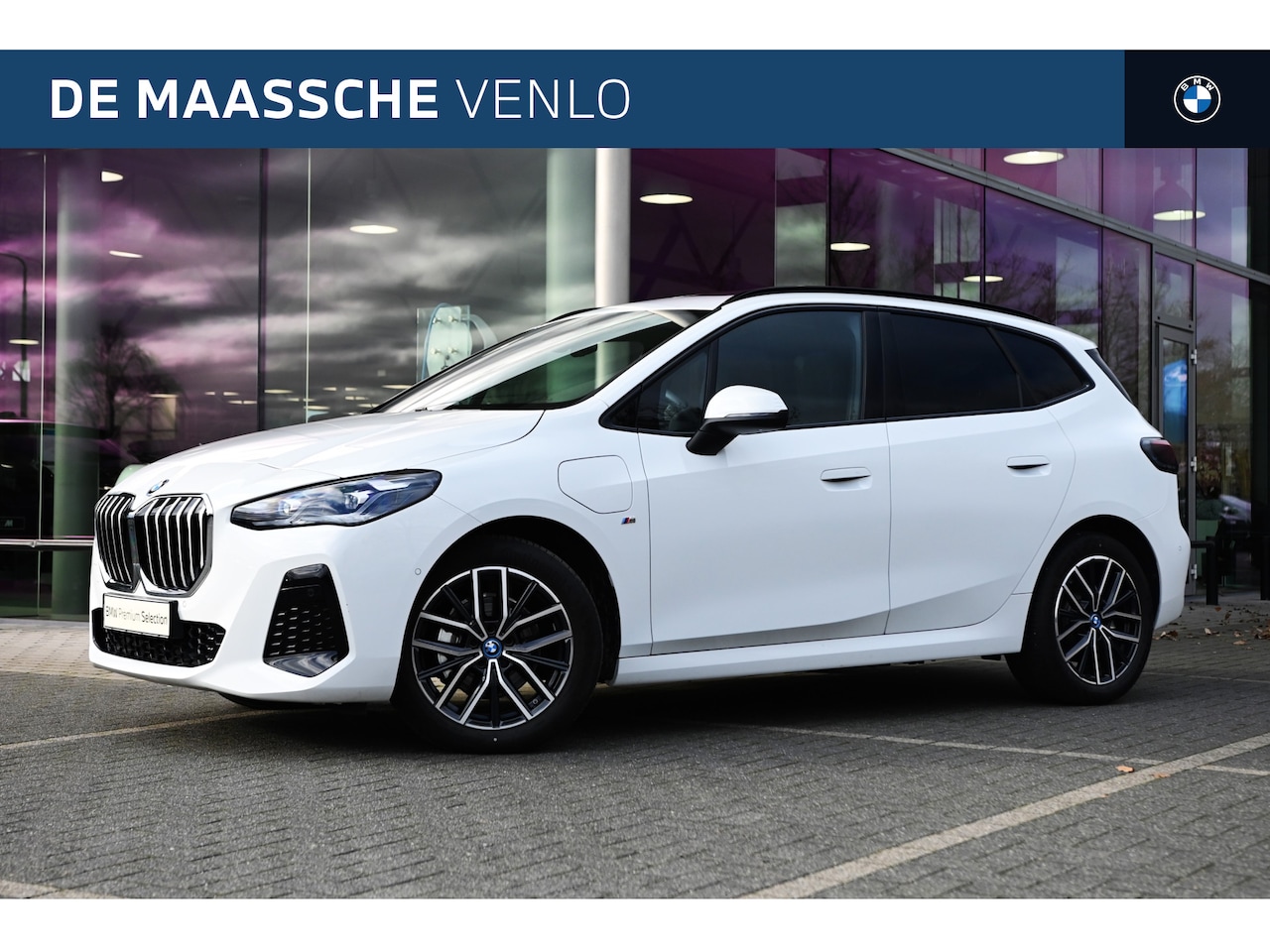 BMW 2-serie Active Tourer - 225e xDrive M Sport Automaat / Panoramadak / Trekhaak / Adaptieve LED / Sportstoelen / Ada - AutoWereld.nl