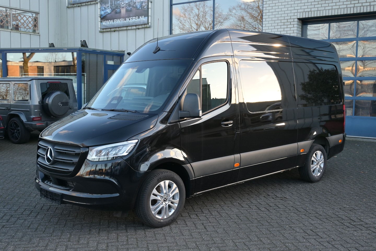 Mercedes-Benz Sprinter - 317 CDI L2H2 Pro 3500kg trekhaak, LED verlichting, Geveerde stoel - AutoWereld.nl