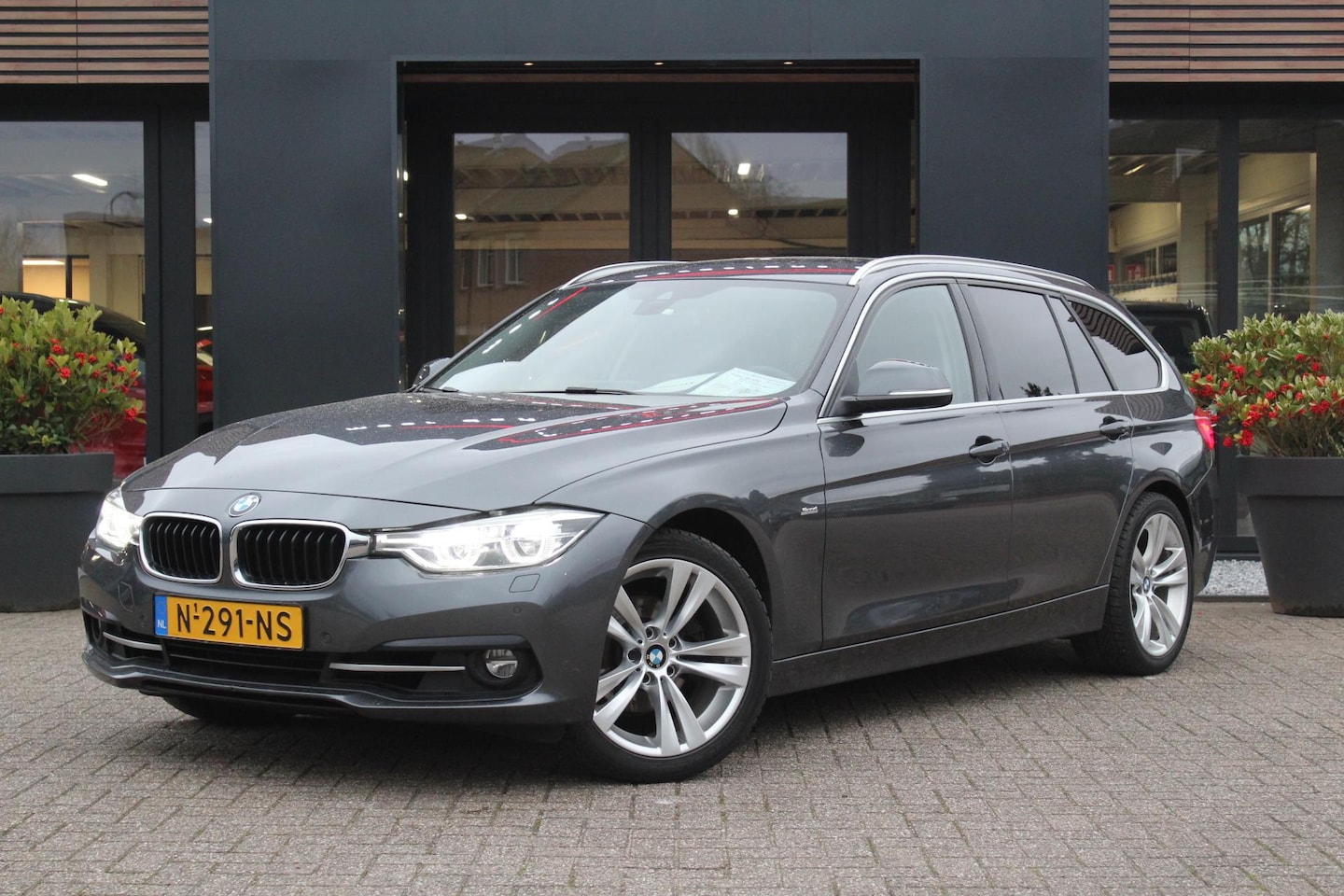 BMW 3-serie Touring - 320i M Sport Edition 320i M Sport Edition - AutoWereld.nl