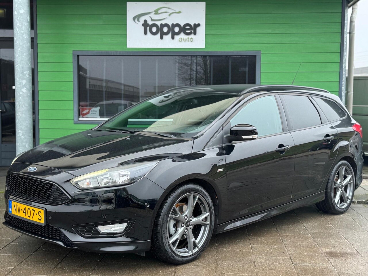 Ford Focus Wagon - 1.0 ST-Line / Nette Auto!/ Navi / CruiseControl / - AutoWereld.nl