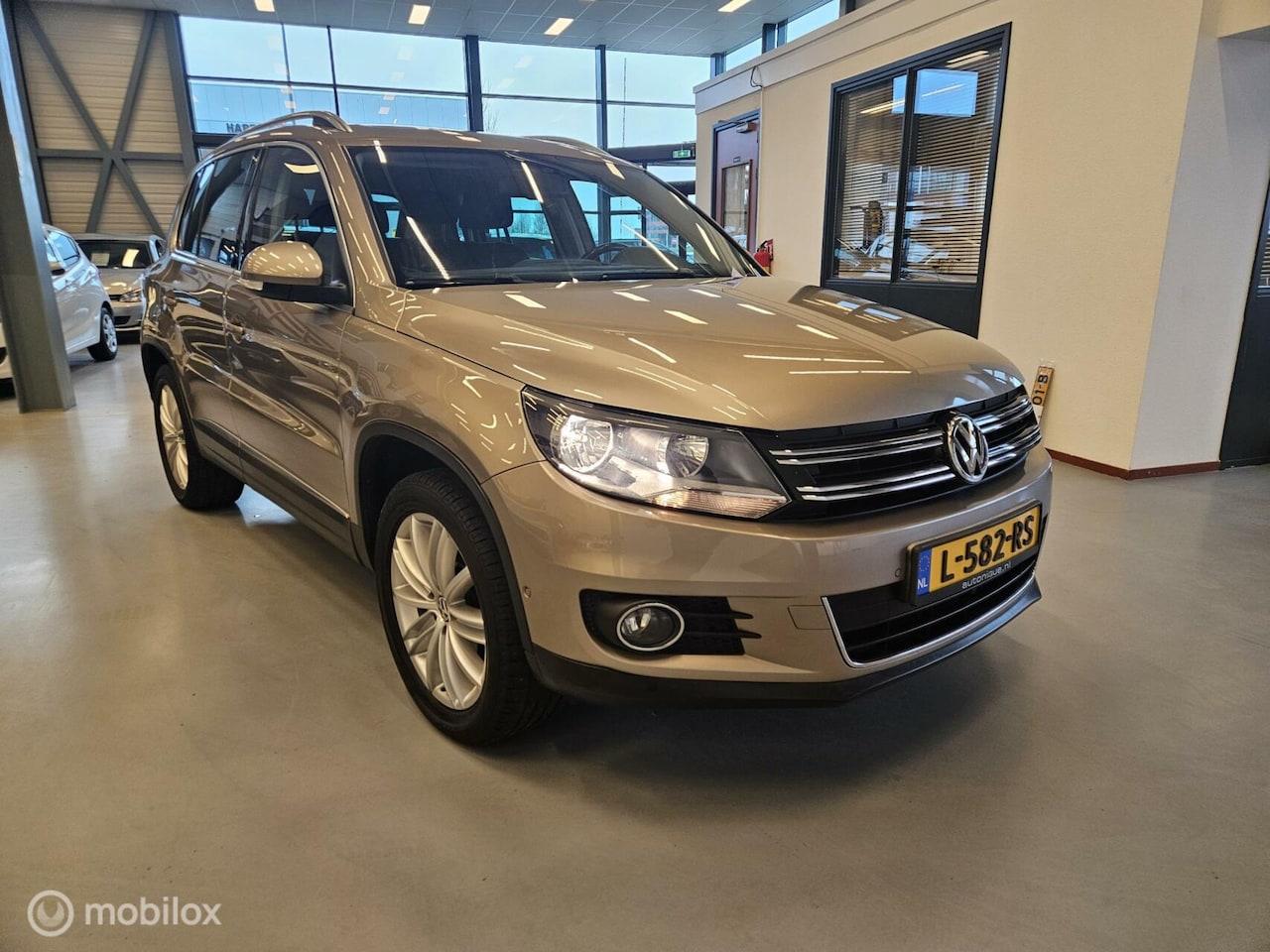 Volkswagen Tiguan - 2.0 TSI Sport&Style 4Motion - AutoWereld.nl