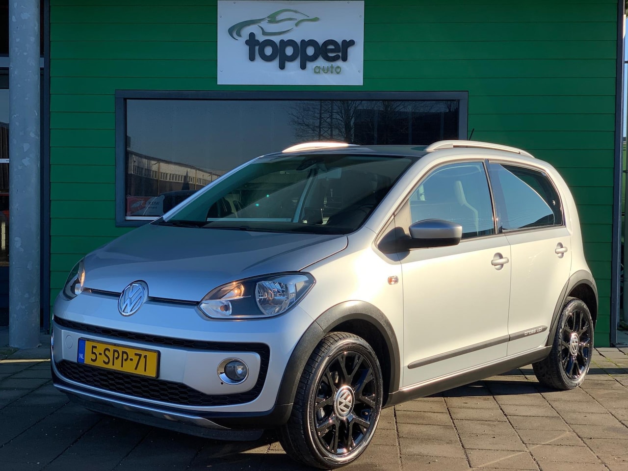 Volkswagen Up! - 1.0 cross up! / Navigatie / Uniek! / Nieuwe APK / - AutoWereld.nl