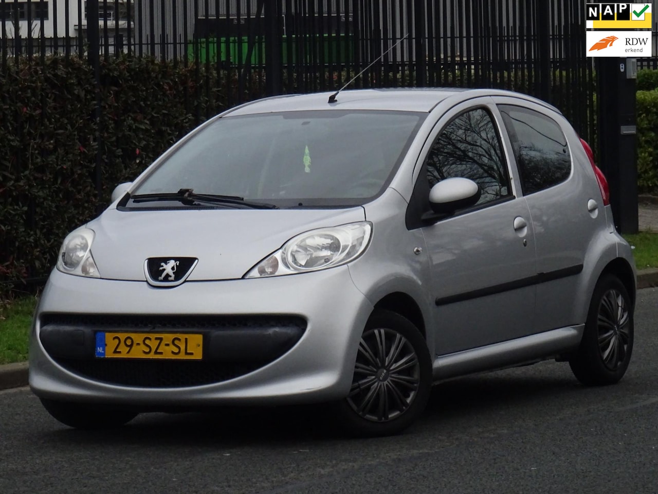 Peugeot 107 - 1.0-12V XS 5-DEURS NAP/ELEKRAM/APK 10-2025 - AutoWereld.nl