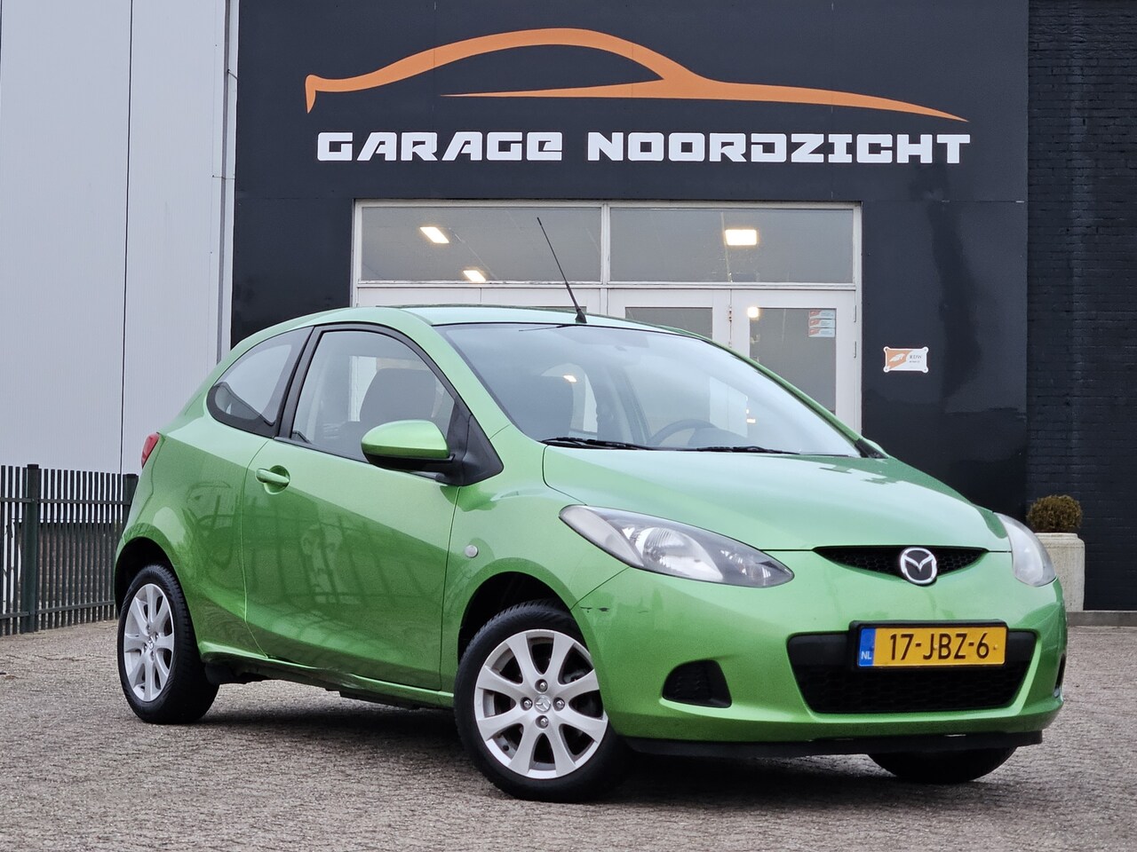 Mazda 2 - 1.3 S-VT Touring AIRCO|ELEKTRISCHE PAKKET|SPORT VELGEN|STOELVERWARMING Maandag tot Vrijdag - AutoWereld.nl