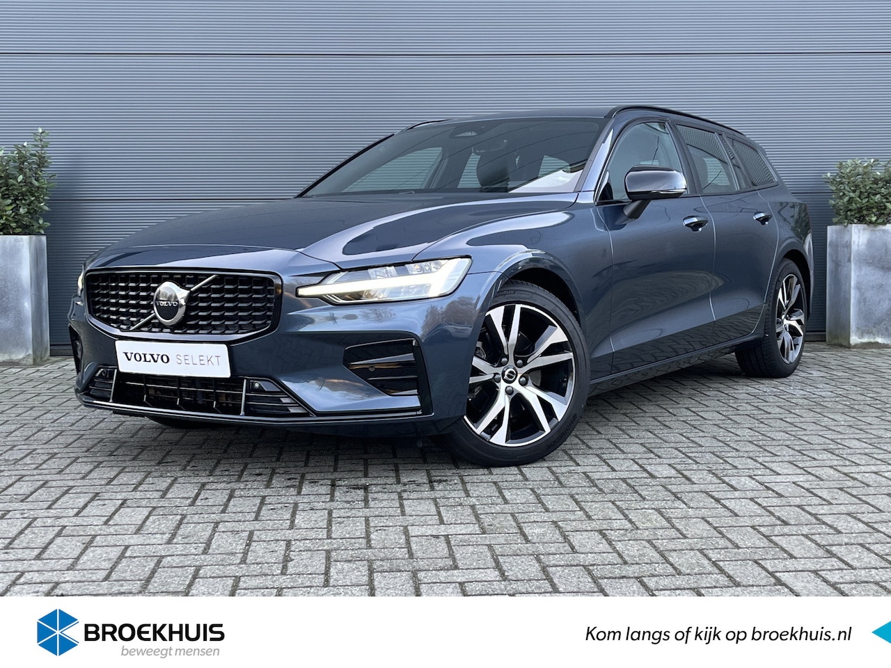 Volvo V60 - 2.0 B4 Plus Dark | Sportstoel | BLIS | Adaptieve CC | Achterbank verwarmd | Memory stoel | - AutoWereld.nl