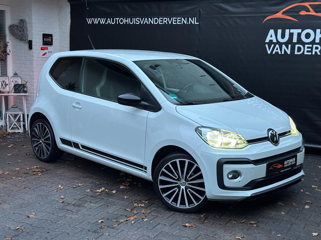 Volkswagen Up! - 1.0 TSI High Up! Beats, 90 PK!!, Clima/PDC/Cruise/Polygon/Etc!! - AutoWereld.nl