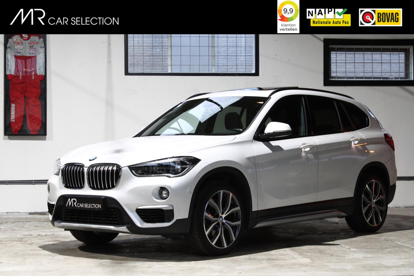 BMW X1 - sDrive20i High Executive | Panoramadak | 19 inch | Camera | Trekhaak | Head-Up | Stoelverw - AutoWereld.nl