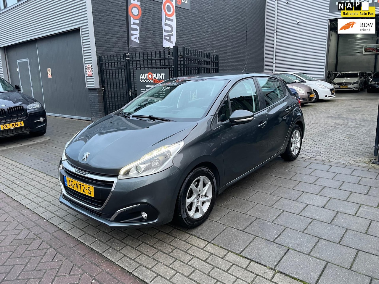 Peugeot 208 - 1.2 PureTech Blue Lion 2e Eigenaar! Navi Airco PDC NAP APK - AutoWereld.nl