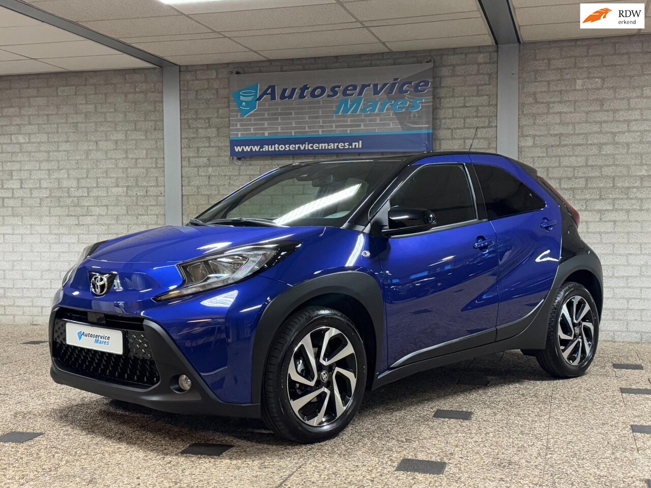 Toyota Aygo X - 1.0 VVT-i S-CVT Pulse 1.0 VVT-i S-CVT Pulse, carplay, camera, Stoelverw, 17 inch LM, Two tone - AutoWereld.nl