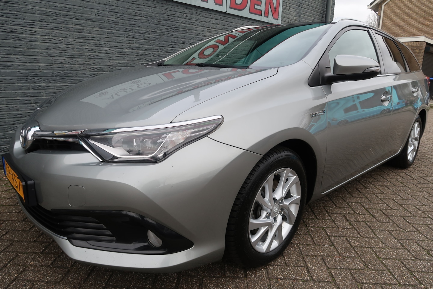 Toyota Auris Touring Sports - 1.8 Hybrid Lease 2e Eigenaar en goed onderhouden - AutoWereld.nl