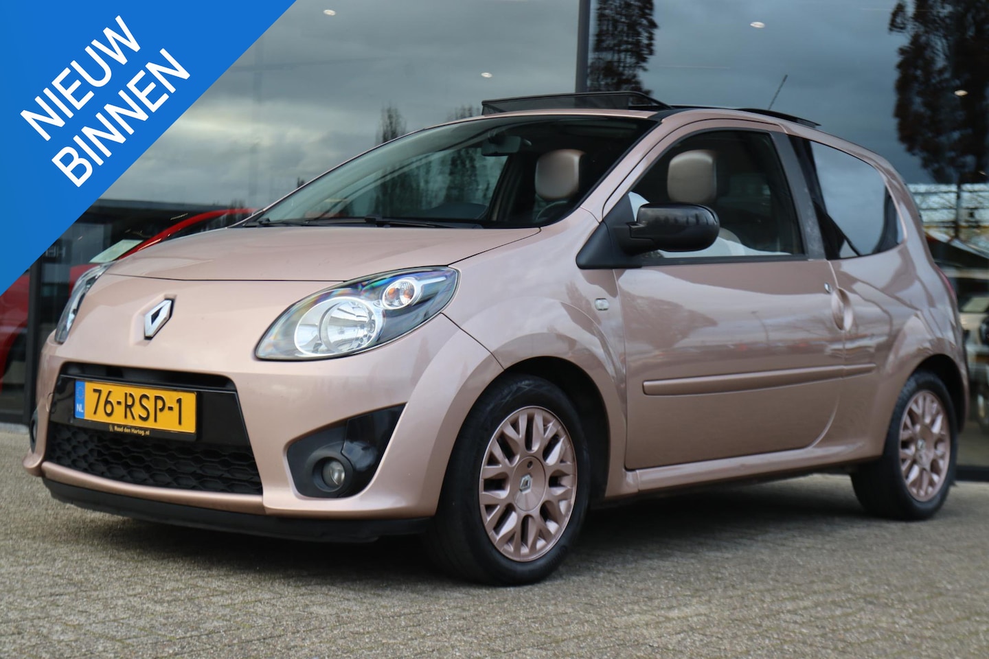 Renault Twingo - 1.2-16V MISS SIXTY | PANO | CRUISE | AIRCO | BLUETOOTH | ELEK. RAMEN | LMV - AutoWereld.nl