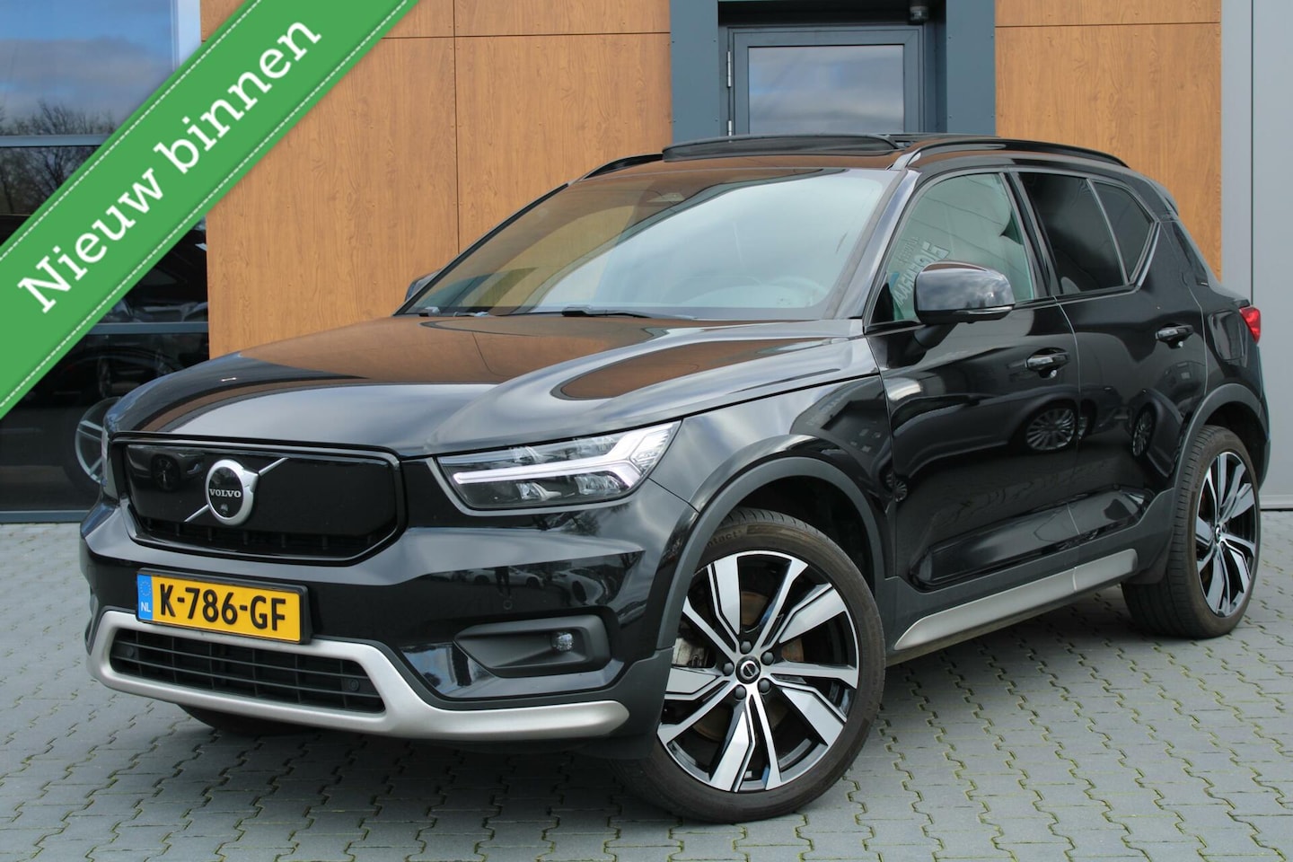 Volvo XC40 - P8 AWD R-Design | Styling kit | Trekhaak | Pano - AutoWereld.nl