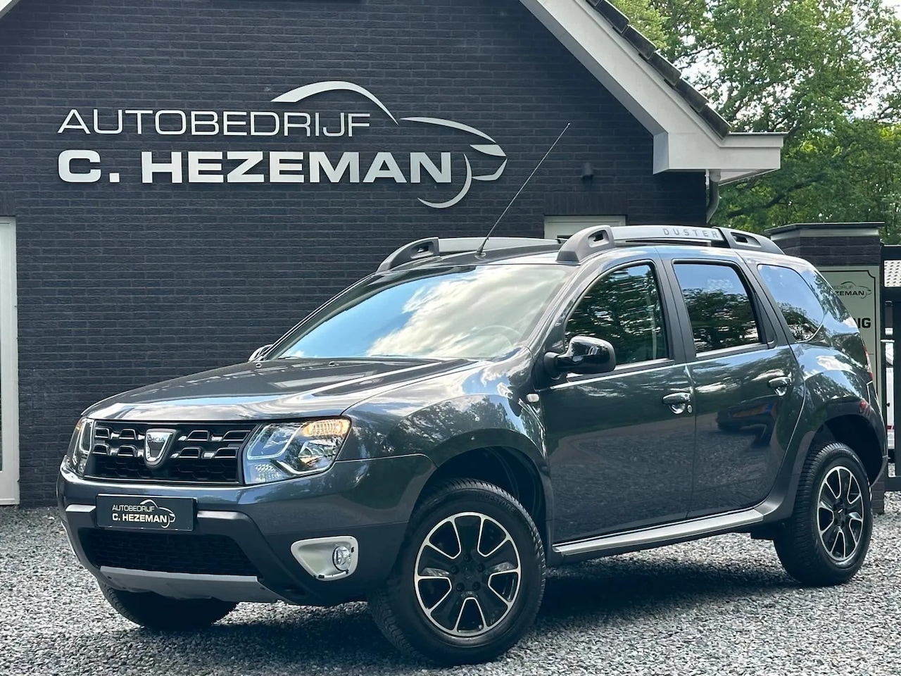 Dacia Duster - 1.2 TCe 4x2 Blackshadow 1e eigenaar DealerOH Navigatie CruiseControl Camera - AutoWereld.nl