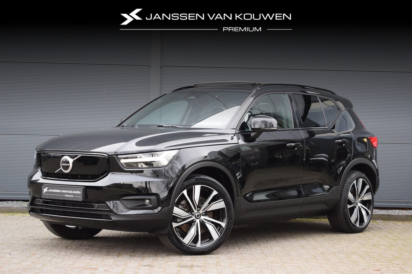 Volvo XC40 - Recharge P8 AWD R-Design / Panoramadak / Stoelverwarming / SOH 93% - AutoWereld.nl