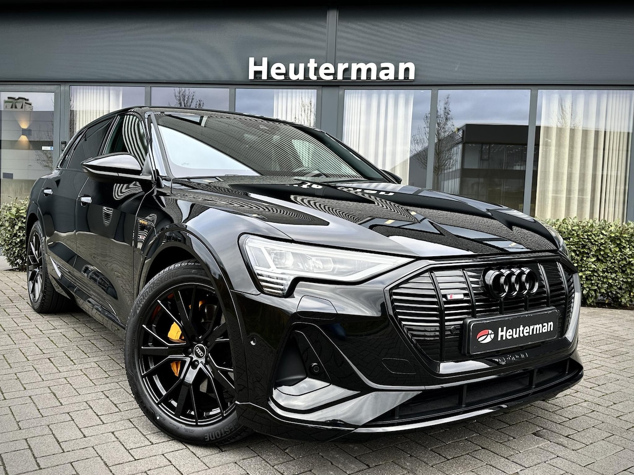 Audi e-tron - 50 Quattro S line Black Edition/ Gele gordels - AutoWereld.nl