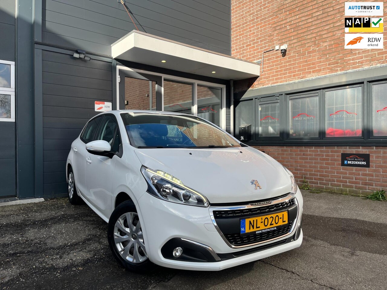 Peugeot 208 - 1.2 PureTech Blue Lion|NAP|PDC|CRUISE|AIRCO|NAVI - AutoWereld.nl