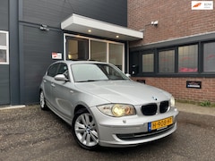 BMW 1-serie - 116i High Executive|NAVI|DAK|PDC|XENON|STOEL.VERW