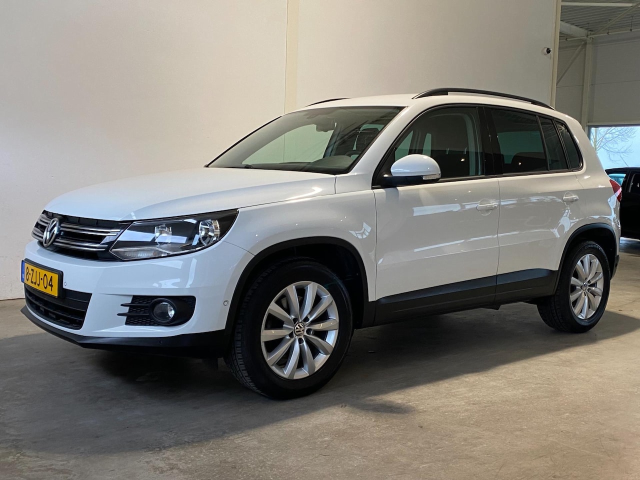 Volkswagen Tiguan - 1.4 TSI 122PK Navi Cruise PDC Trekhaak NL-auto - AutoWereld.nl