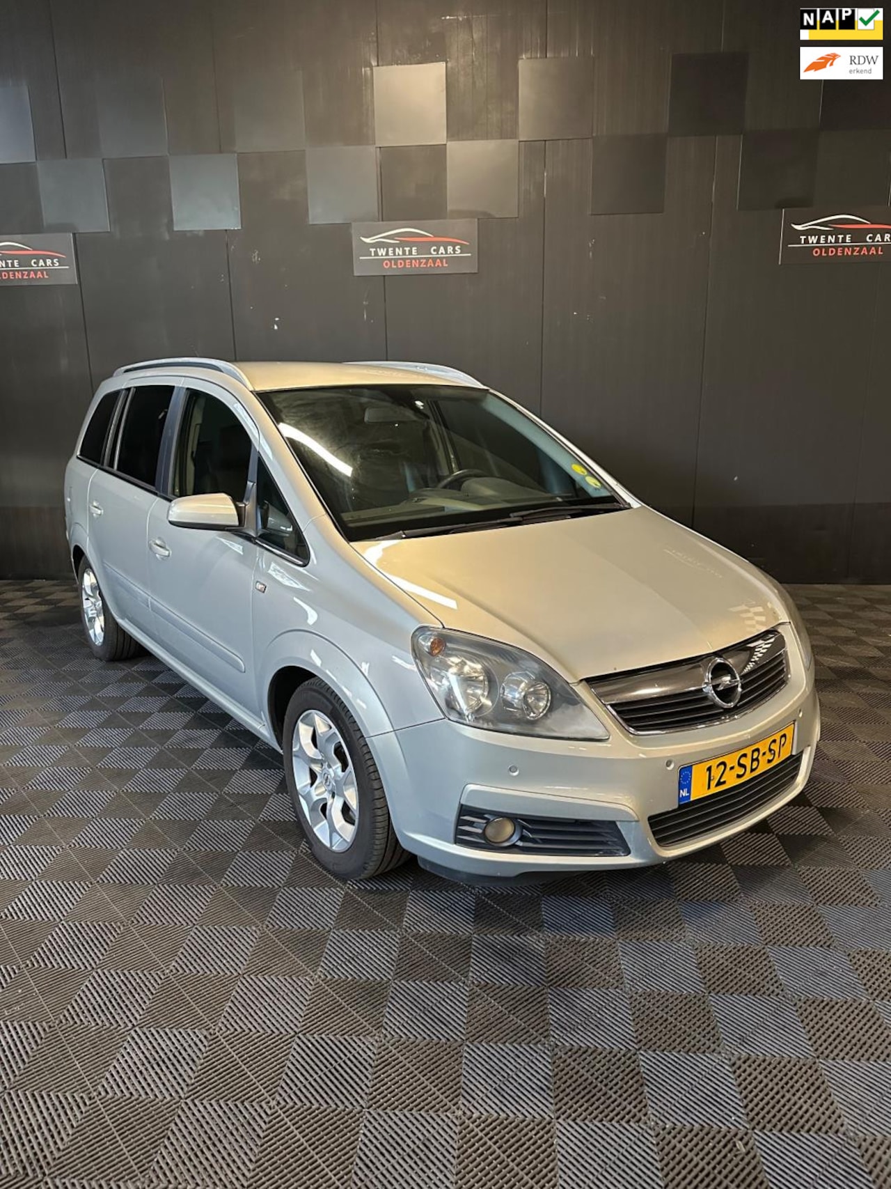 Opel Zafira - 2.2 Cosmo | Airco | 7-Persoons | Nieuwe APK | - AutoWereld.nl