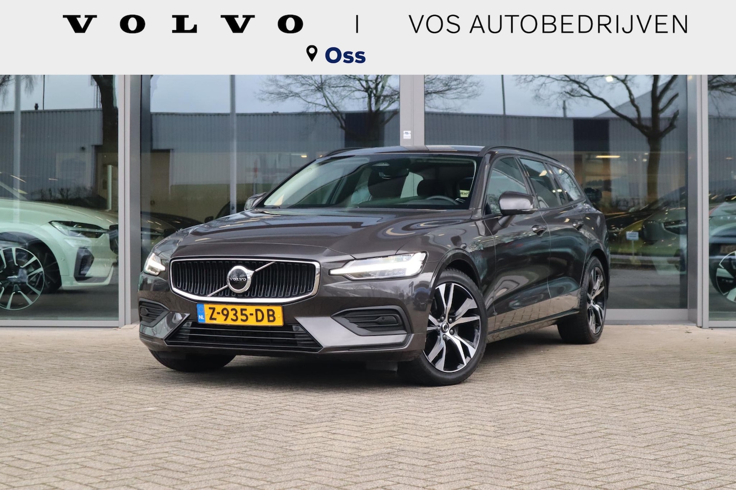 Volvo V60 - 2.0 B3 Essential Edition | All-Season banden| Stoelverwarming voor + achter| Stuurwielverw - AutoWereld.nl