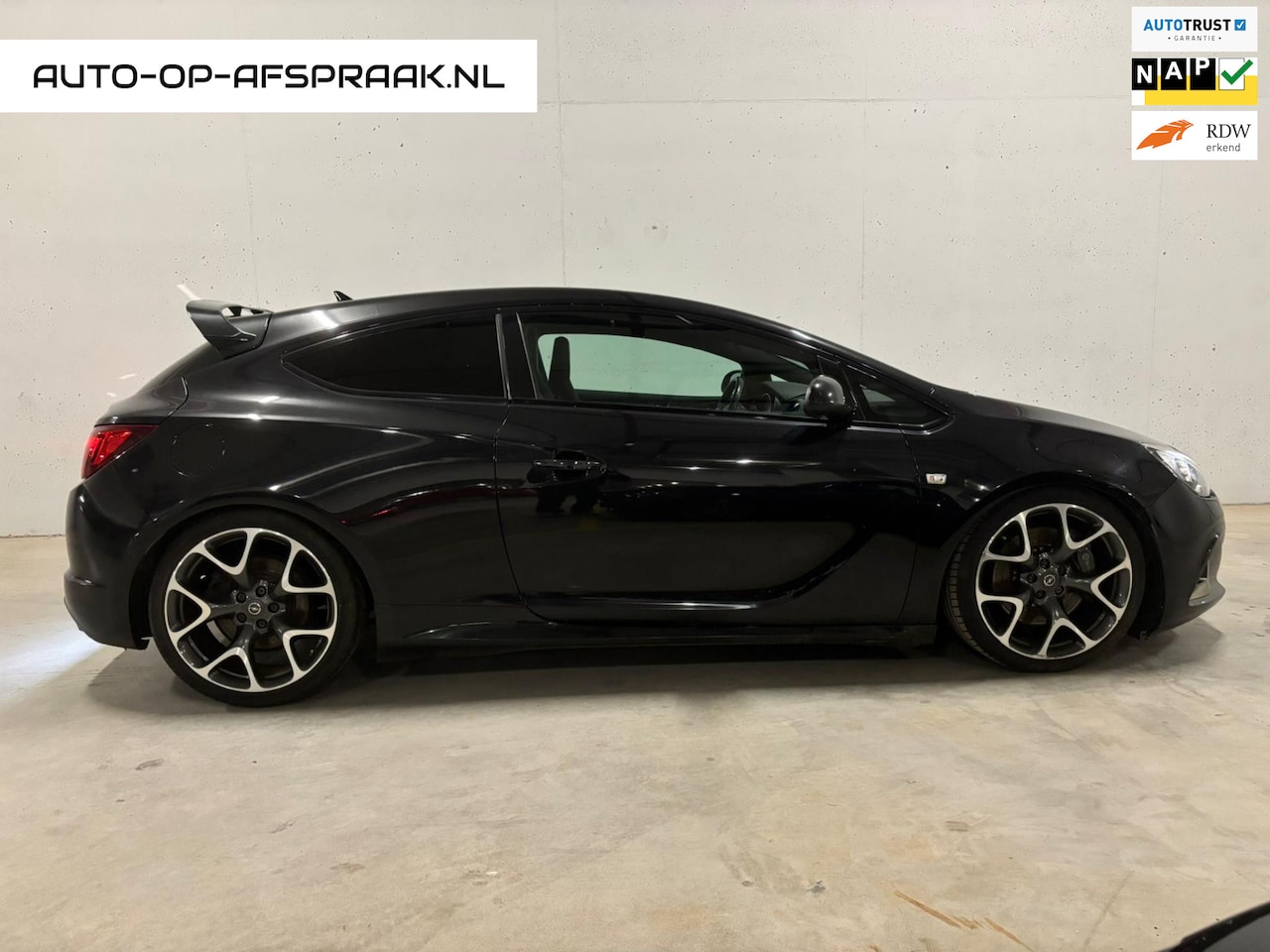 Opel Astra GTC - 2.0 Turbo OPC Schaal Stoelen 280pk Leer Navi - AutoWereld.nl