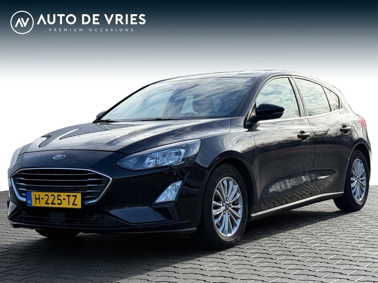 Ford Focus - 1.0 EcoBoost 125pk 5drs. Titanium Business | ECC | LMV | Navigatie - AutoWereld.nl