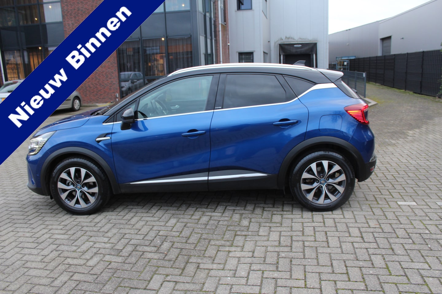 Renault Captur - 1.6 E-Tech Plug-in Hybrid 160 Intens Cliam-Cruise-Navi-Camera - AutoWereld.nl