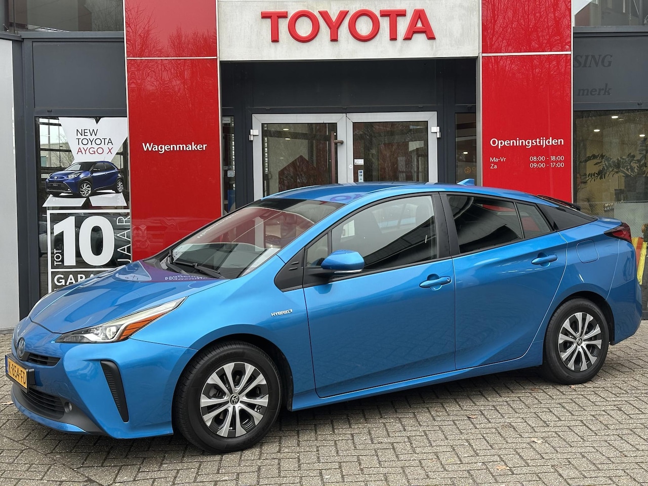 Toyota Prius - 1.8 Dynamic NL-AUTO BLIND SPOT KEYLESS HEAD-UP STOELVERWARMING DAB+ - AutoWereld.nl