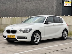 BMW 1-serie - 118i Upgrade Edition | Automaat | Leder stoelen | Parkeersensoren | Xenon