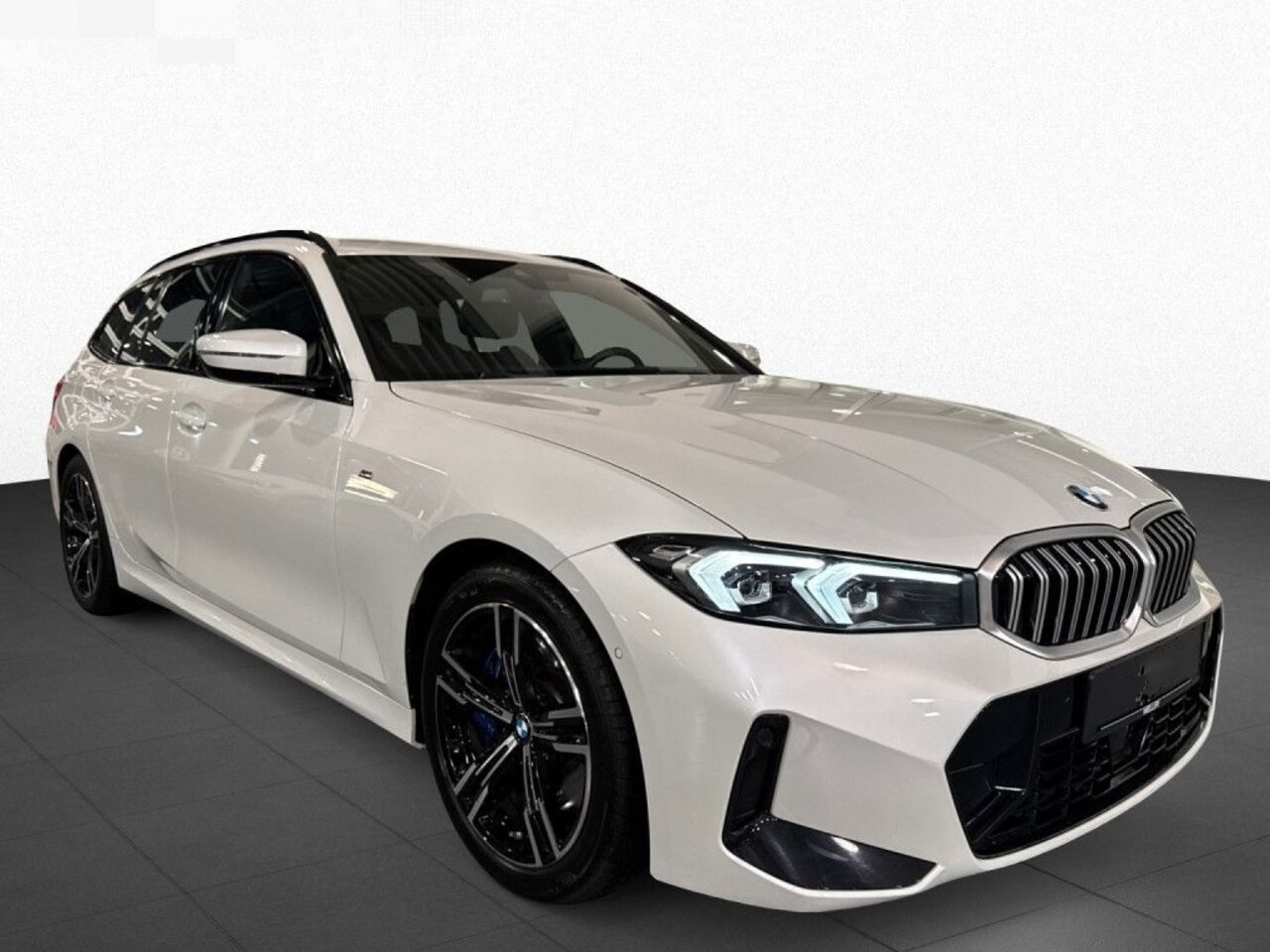 BMW 3-serie Touring - 330iA M-SPORT (180kW/245pk) ** LED, ACC, HiFi, EL. A-KLEP, M-REMMEN, 18-inch LMV ** 1e EIG - AutoWereld.nl