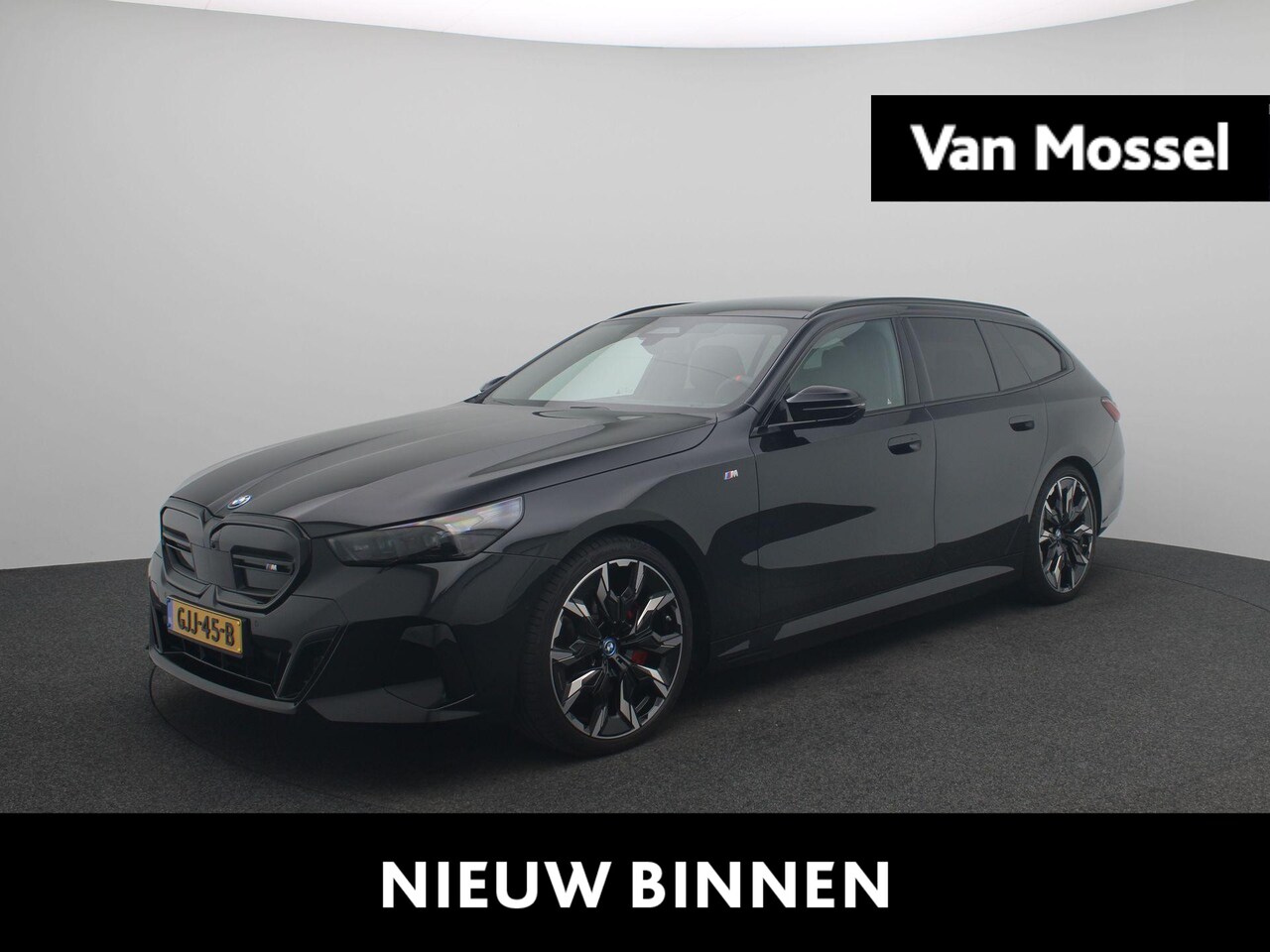 BMW i5 Touring - M60 xDrive 84 kWh | 21'' inch Individual Velgen | 600Pk | B&W-audio| Elektrische trekhaak - AutoWereld.nl