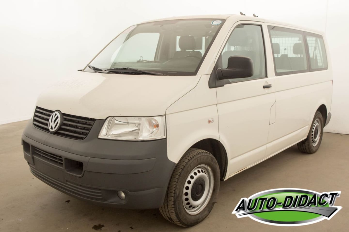 Volkswagen Transporter - 2.5 TDI 9 persoons - AutoWereld.nl