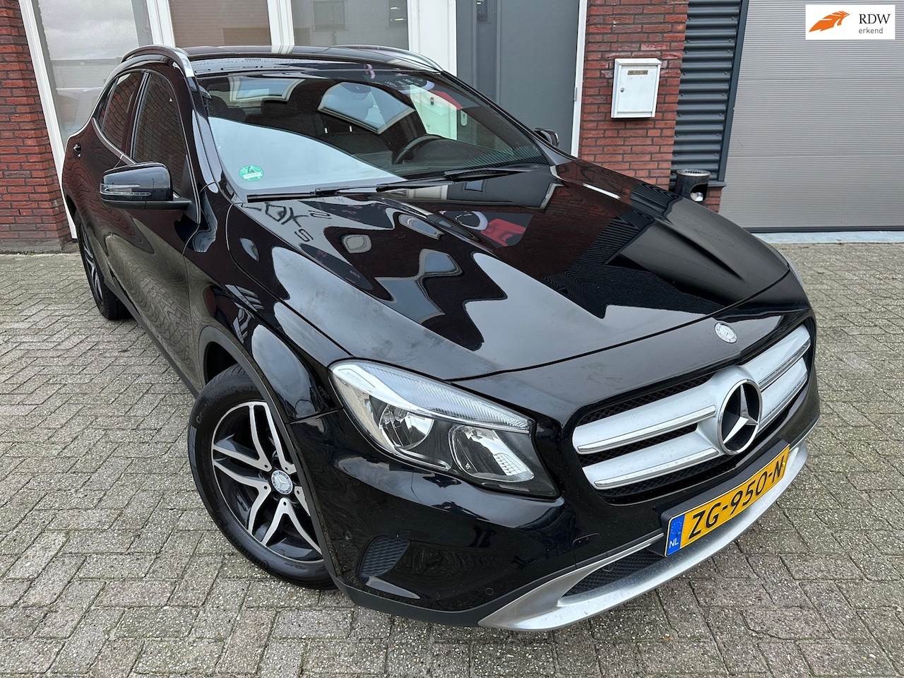 Mercedes-Benz GLA-Klasse - 200 Edition 1 / Leder / PDC / Navi / Cruise - AutoWereld.nl