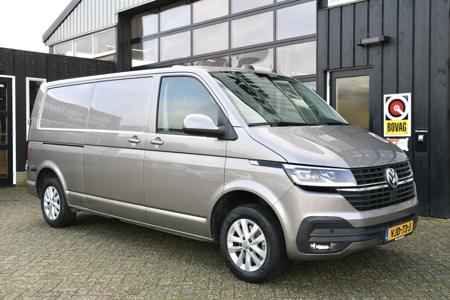 Volkswagen Transporter - 2.0 TDI L2H1 28 | NL-Auto | Dealer Onderhouden | Cruise | Carplay - AutoWereld.nl