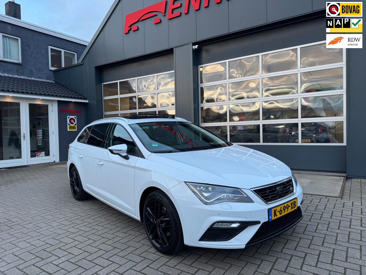 Seat Leon ST - 1.5 TSI Style Ultimate Edition 130 PK / Pano / Full LED / CarPlay / Sport . - AutoWereld.nl