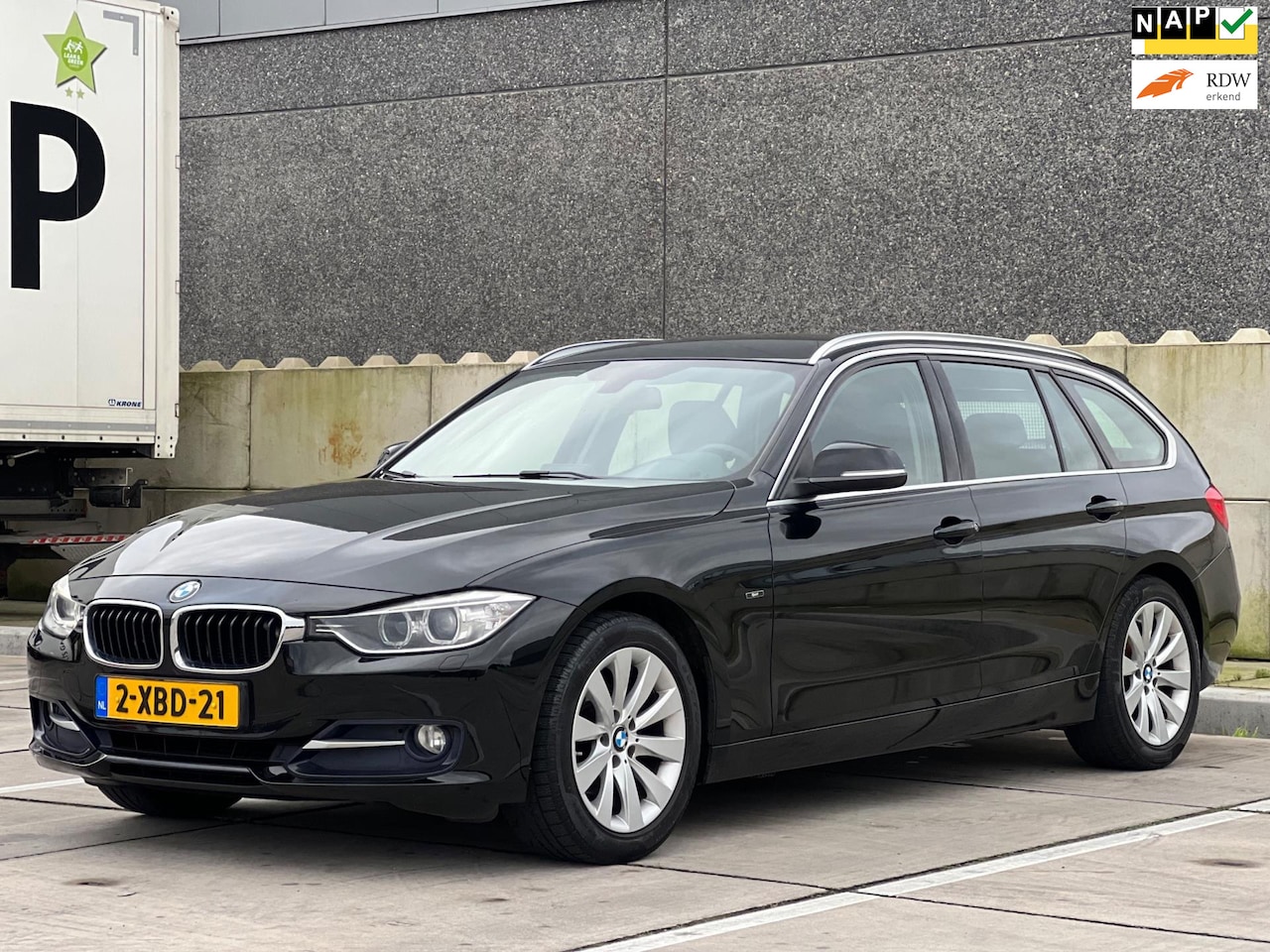 BMW 3-serie Touring - 316i High Executive | Automaat | Xenon | Parkeersensoren | Navigatie | Bluethooth | - AutoWereld.nl