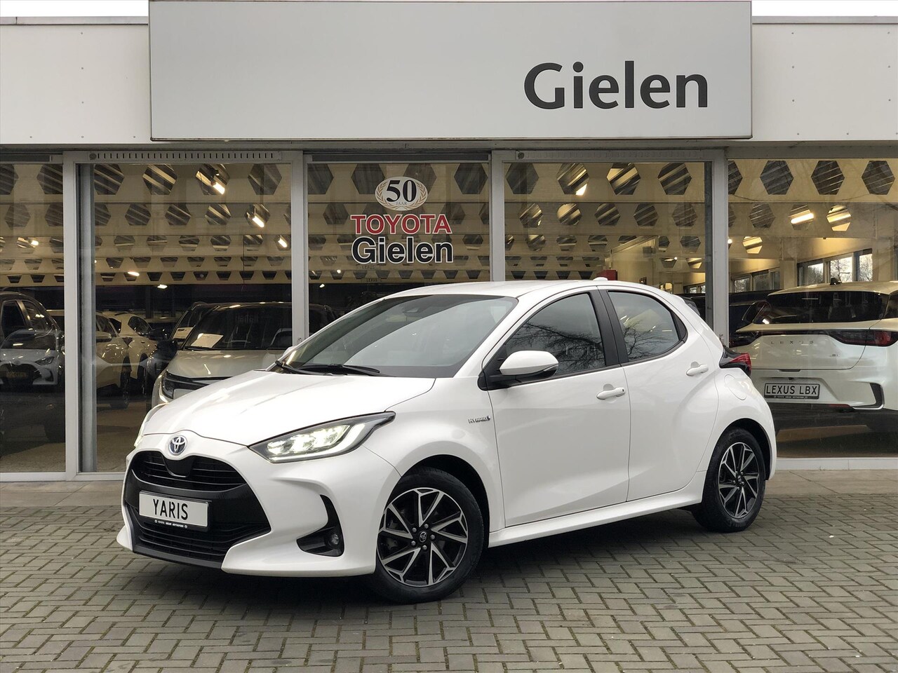 Toyota Yaris - 1.5 Hybrid Dynamic | Eerste eigenaar, Apple CarPlay/Android Auto, 16 inch, LED, Parkeercam - AutoWereld.nl