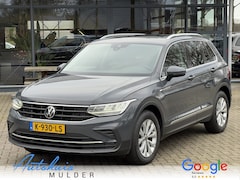 Volkswagen Tiguan - 1.5 TSI Life Business Opendak/Trekhaak/Keyless entry/Led