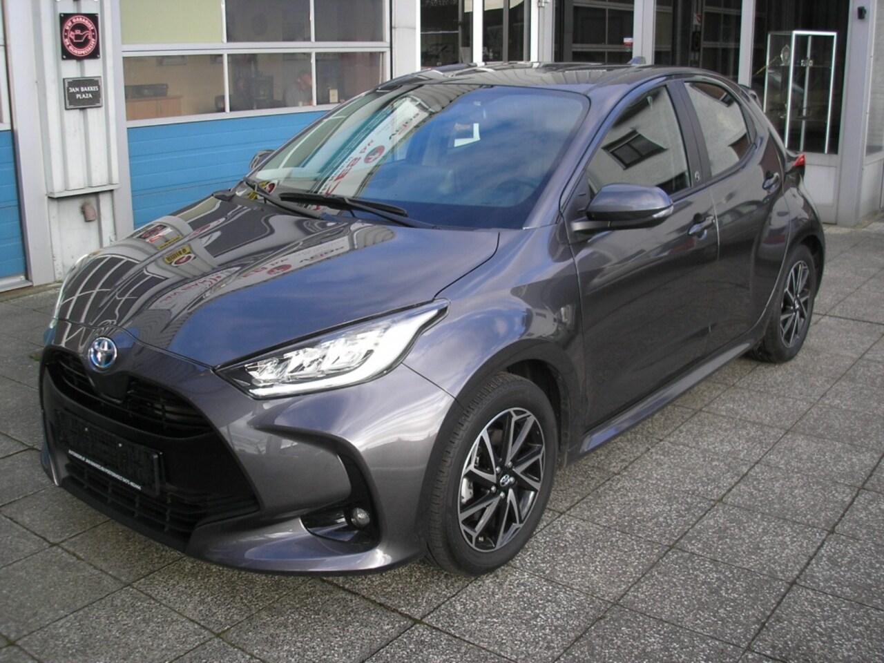 Toyota Yaris - 1.5 Hybride Dynamic 22.000 km carplay - AutoWereld.nl