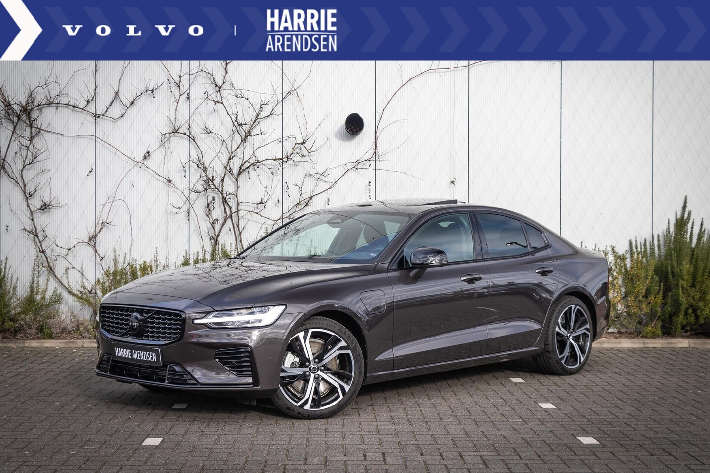 Volvo S60 - Recharge T6 Ultimate Dark | Adaptieve Cruise Control | Trekhaak | Harman Kardon audio | Sc - AutoWereld.nl