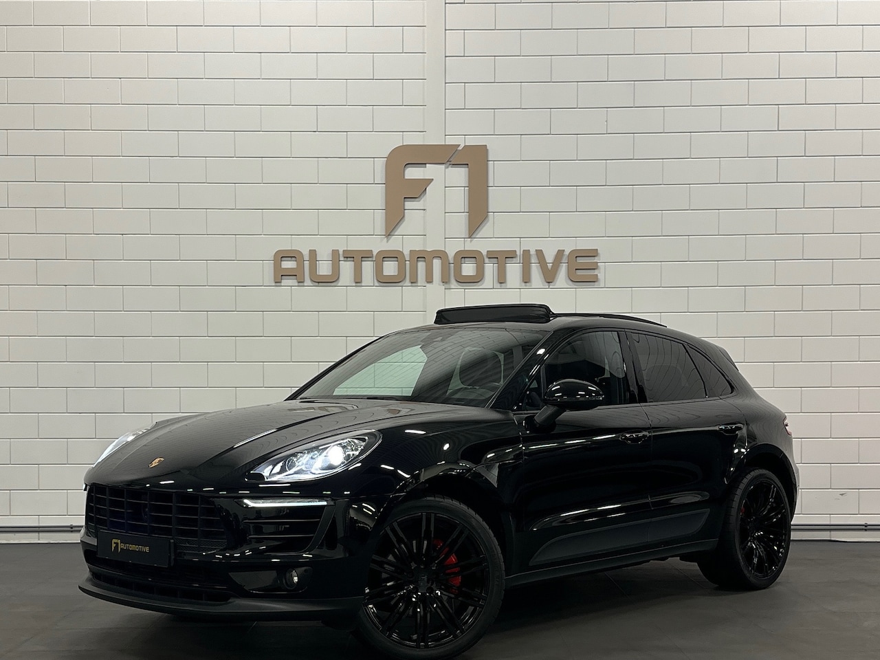 Porsche Macan - 2.0 252PK Panorama|ACC|Trekhaak|21”|Alcantara - AutoWereld.nl