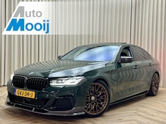 BMW 5-serie - 545e xDrive 400 PK / M Sport *PERFORMANCE* British Racing Green / Carbon / HUD / Schuifdak