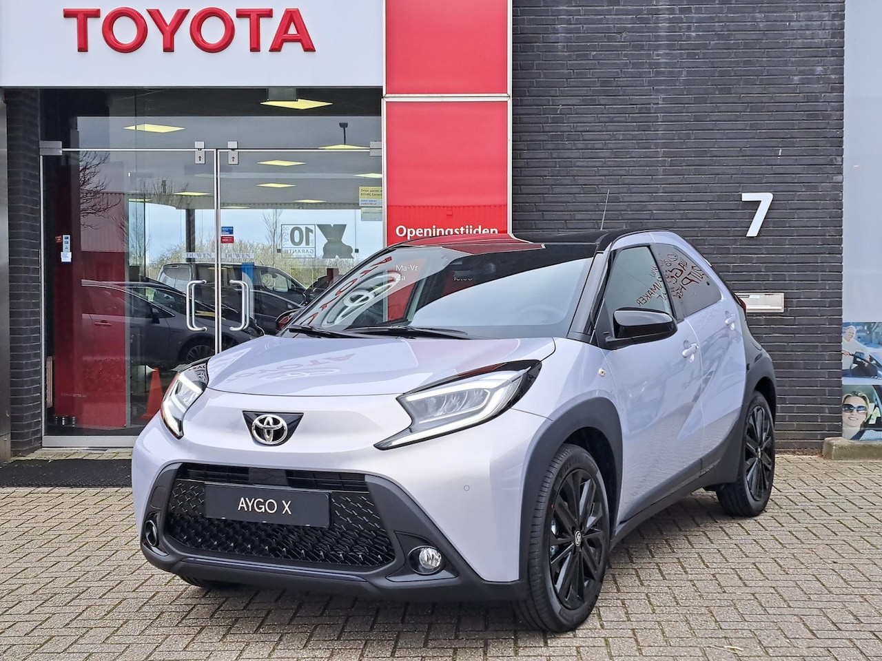 Toyota Aygo X - 1.0 VVT-i MT JBL NIEUW DIRECT LEVERBAAR JBL-AUDIO KEYLESS STOELVERW PARK-SENSOREN 18''LICH - AutoWereld.nl