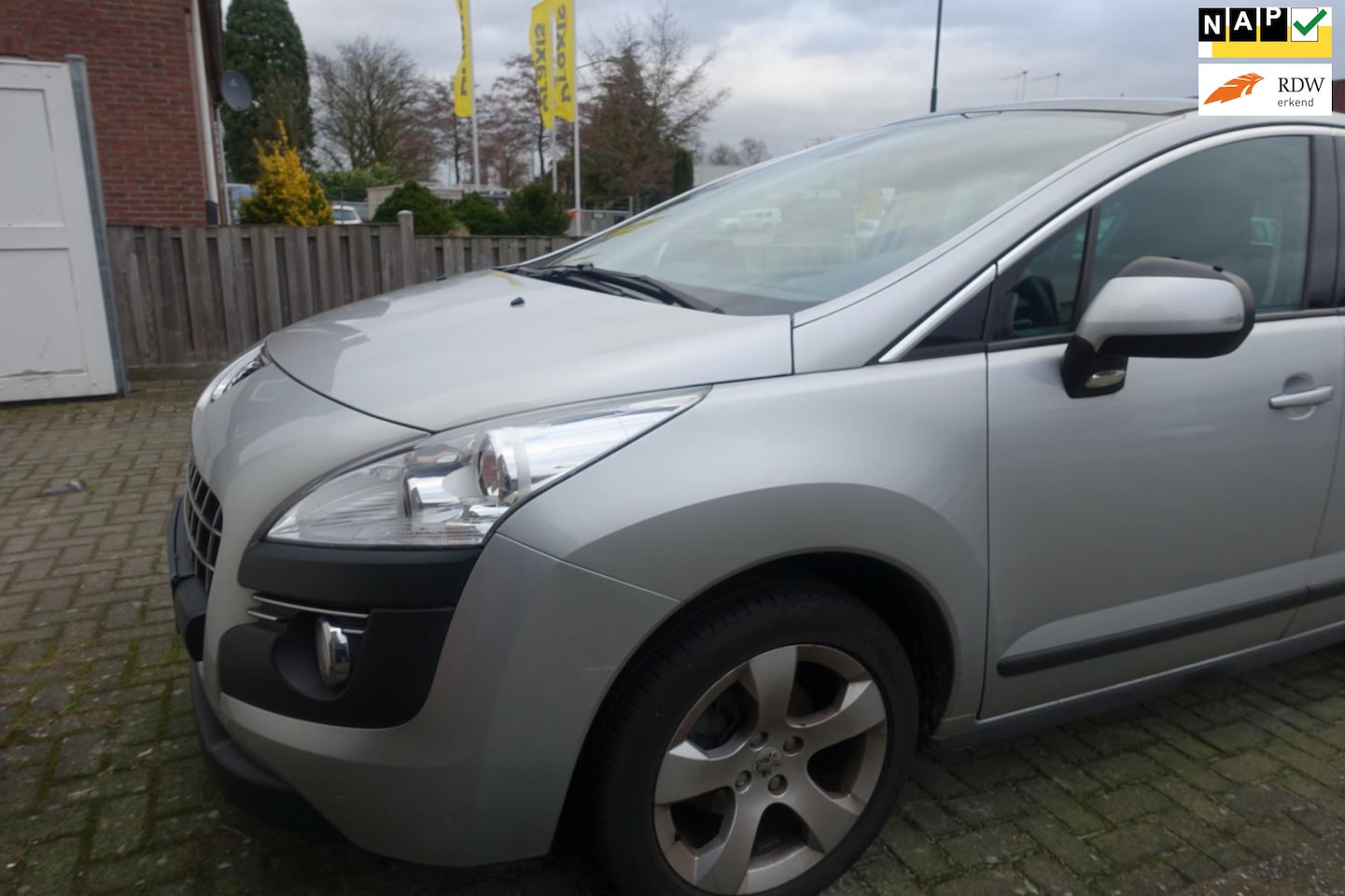 Peugeot 3008 - 1.6 VTi ST - LET OP MOTOR DEFECT !!!! motor gedeeltelijk gedemonteerd (zit tik in de motor - AutoWereld.nl