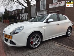 Alfa Romeo Giulietta - 1.4 T Distinctive, Automaat, Panoramadak, NL-Auto, 1e eigenaar