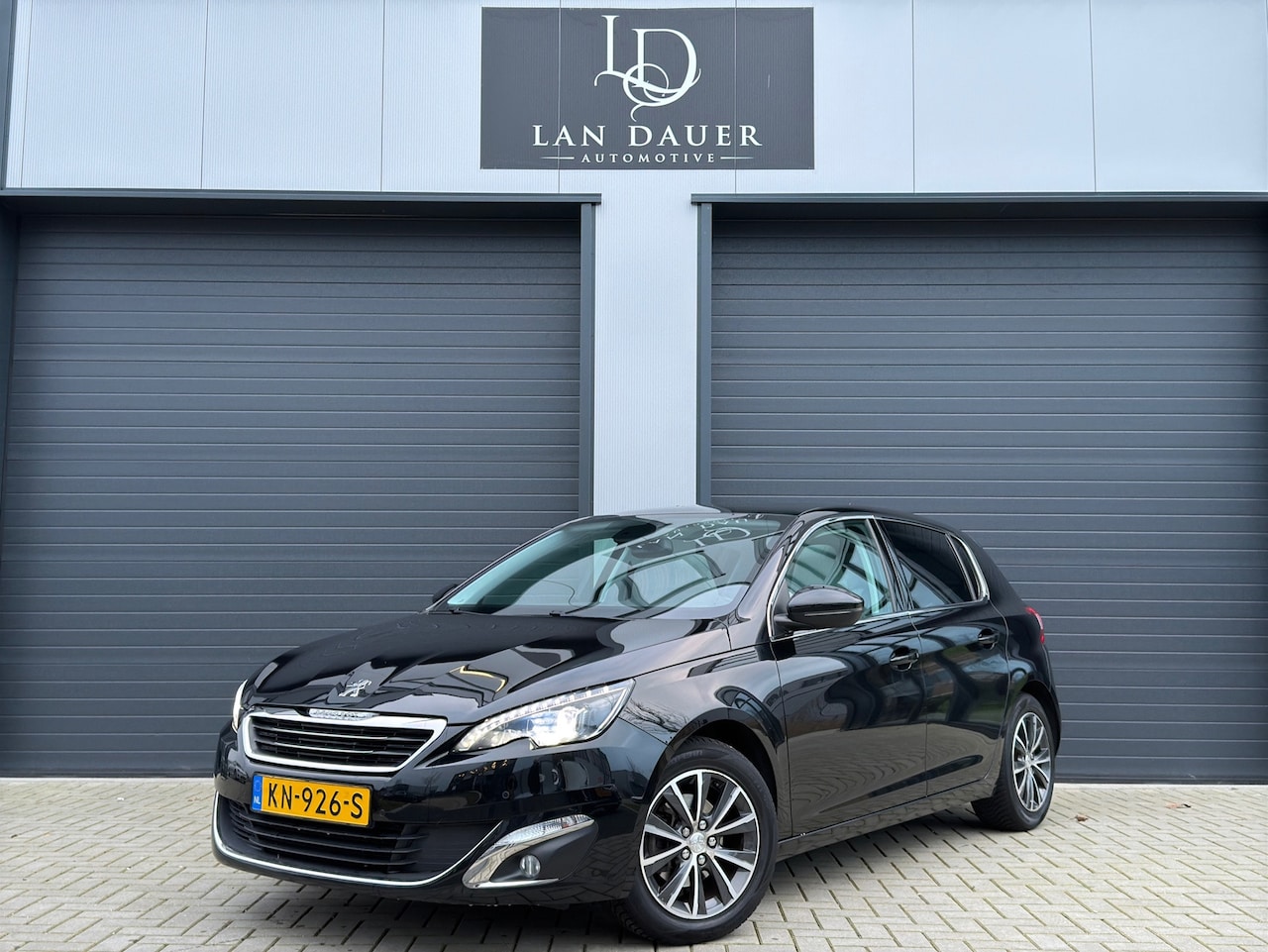 Peugeot 308 - 1.2 Allure / Wit INTERIEUR / Pano / Luxe uitv! - AutoWereld.nl